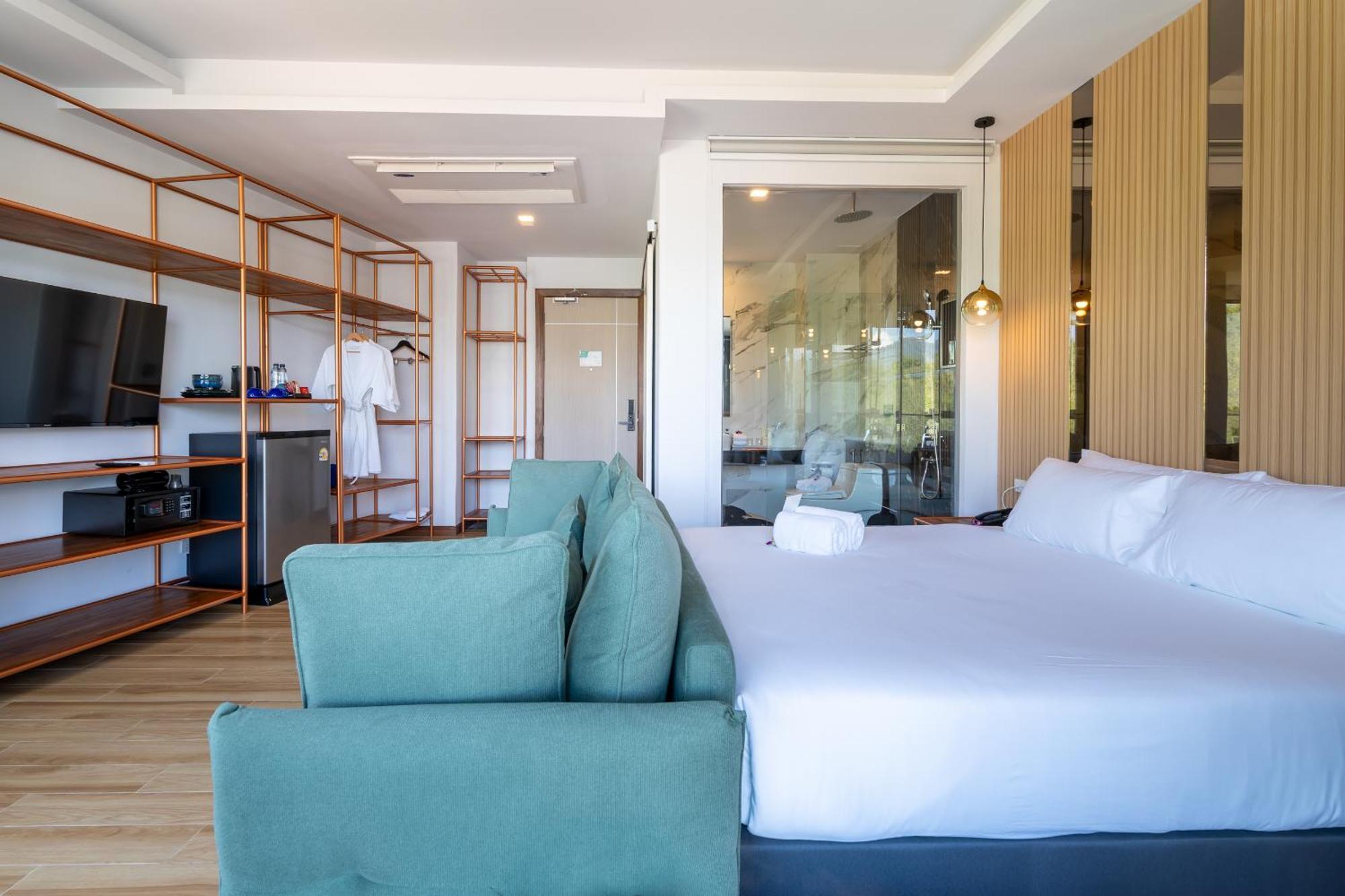 The Blue Hotel - Sha Plus Chalong Room photo