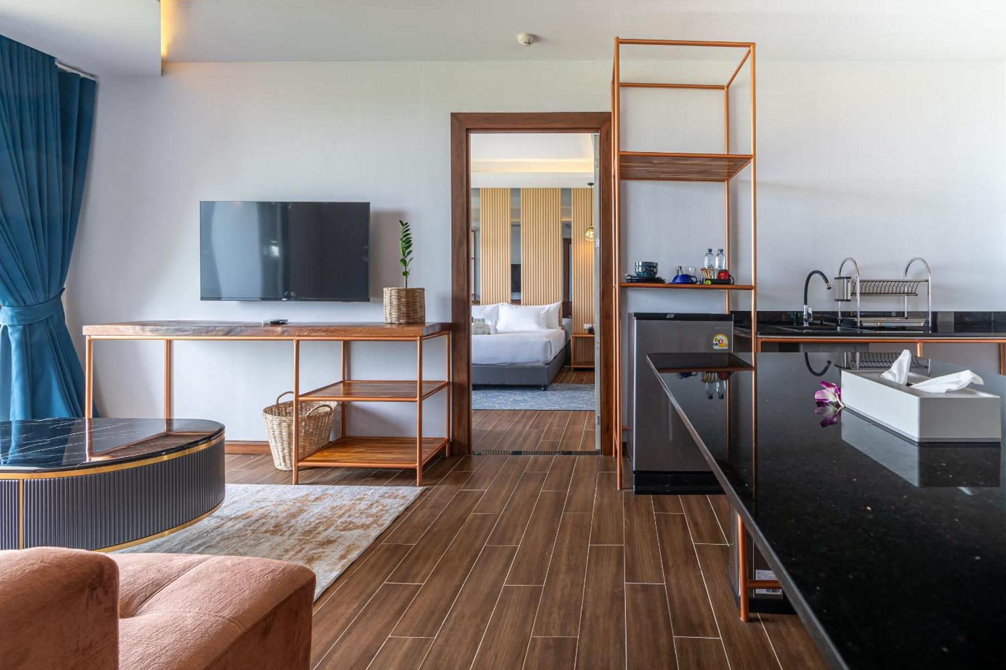 The Blue Hotel - Sha Plus Chalong Room photo